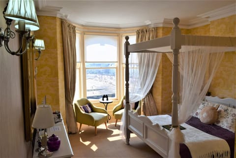 Deluxe Double Room, Ensuite, Sea View | Individually decorated, individually furnished, blackout drapes