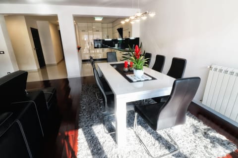 Superior Apartment, Ground Floor | In-room dining