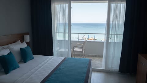 Standard Room, Sea View | Minibar, soundproofing, free WiFi, bed sheets