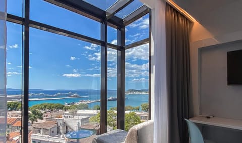 Deluxe Suite, Balcony, Sea View | Premium bedding, in-room safe, desk, blackout drapes