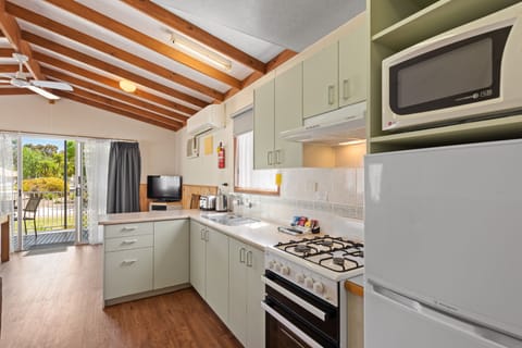 Standard 3 Bedroom Unit | Private kitchen | Fridge, microwave, oven, stovetop