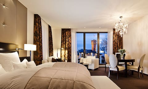 Junior Suite | Premium bedding, minibar, in-room safe, individually decorated