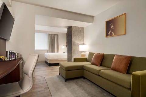 Junior Suite, 1 King Bed, Non Smoking | In-room safe, desk, laptop workspace, blackout drapes