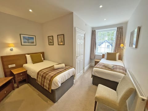 Standard Twin Room | Desk, iron/ironing board, free WiFi, bed sheets