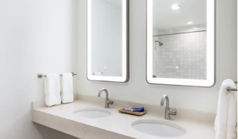 Brand New Queen/Queen Bedroom ADA | Bathroom | Combined shower/tub, designer toiletries, hair dryer, towels