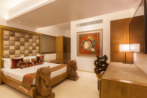 Rajas Room | Premium bedding, down comforters, minibar, in-room safe