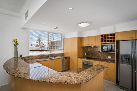 Penthouse, 4 Bedrooms, Sea View | Private kitchen | Full-size fridge, microwave, oven, stovetop