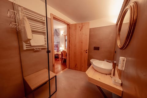 Double Room | Desk, free WiFi, bed sheets