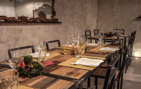 Breakfast, lunch and dinner served