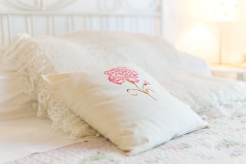 Double Room, 1 Double Bed, Non Smoking, Private Bathroom | 1 bedroom, individually furnished, desk, soundproofing