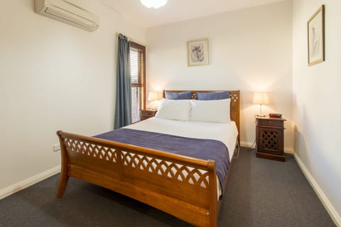 Comfort Room (Iris) | Blackout drapes, iron/ironing board, free WiFi, bed sheets