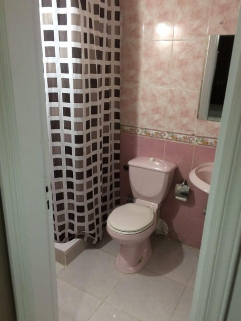 Standard Single Room | Bathroom | Shower, free toiletries, towels