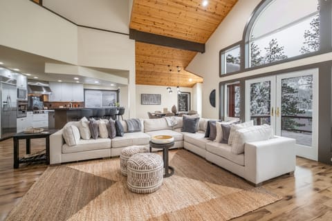 Welcome to Paradise Awaits