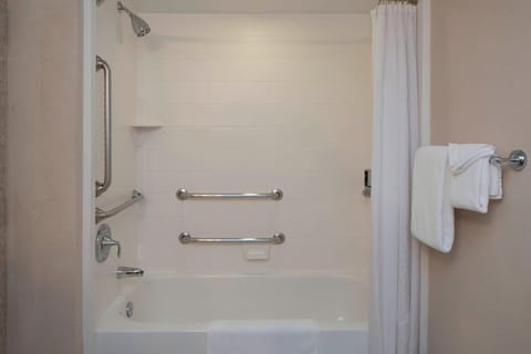 Room, 1 King Bed | Bathroom | Combined shower/tub, designer toiletries, hair dryer, towels