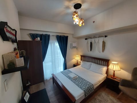 ANIA TRAVELLER ROOM | Individually furnished, laptop workspace, blackout drapes, rollaway beds