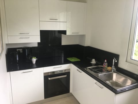 Comfort Studio Suite, Kitchen (A4) | Private kitchen | Fridge, oven, stovetop, dishwasher