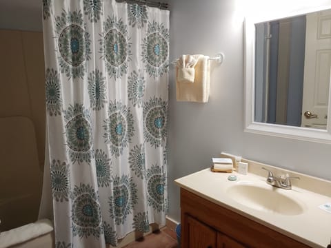 Deluxe Cottage (Pet Friendly) | Bathroom | Combined shower/tub, deep soaking tub, hair dryer, towels