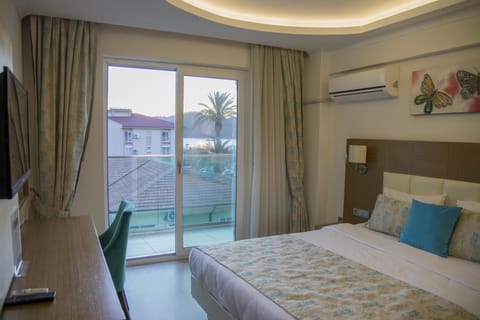 Double Room with Sea View | Premium bedding, minibar, in-room safe, desk