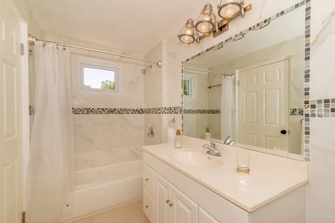 Luxury Townhome | Bathroom | Combined shower/tub, hair dryer, towels, soap