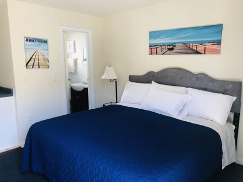 Studio Suite, 1 King Bed | Blackout drapes, free WiFi, bed sheets