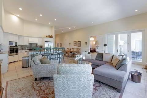 Living Area + Kitchen - Walker Luxury Vacation Rentals