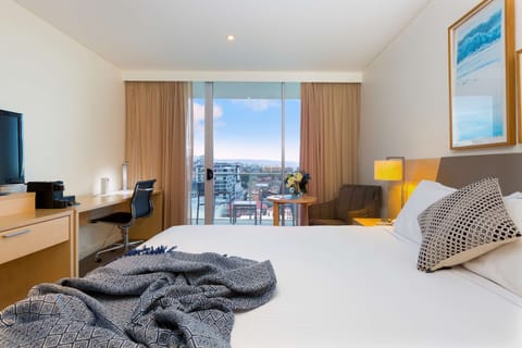 Executive Room, 1 King Bed, Balcony | Room amenity