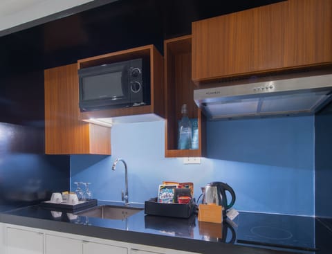 Malaga Superior | Private kitchenette | Fridge, microwave, stovetop, electric kettle