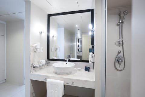 Barcelona Suite (No Tub) | Bathroom sink