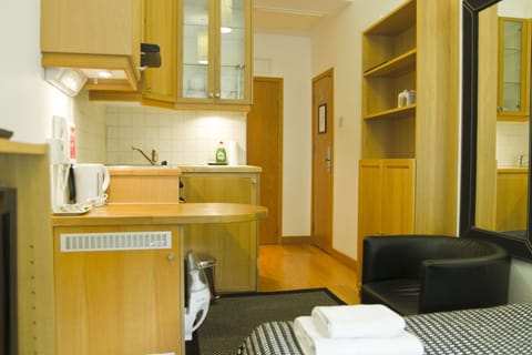 Standard Studio | Private kitchenette | Fridge, microwave, electric kettle, cookware/dishes/utensils