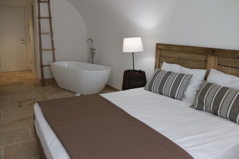 Suite (Romantica) | 1 bedroom, premium bedding, down comforters, individually decorated