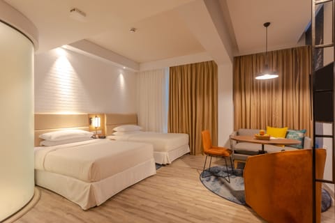 Executive Room, 2 Queen Beds, Non Smoking | Minibar, in-room safe, desk, laptop workspace