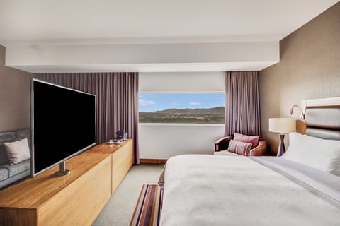 Junior Suite, 1 King Bed | Minibar, in-room safe, individually furnished, iron/ironing board