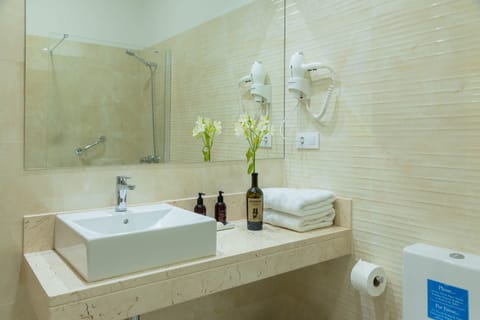 Deluxe House, 2 Bedrooms, Non Smoking, Terrace | Bathroom | Shower, designer toiletries, hair dryer, towels