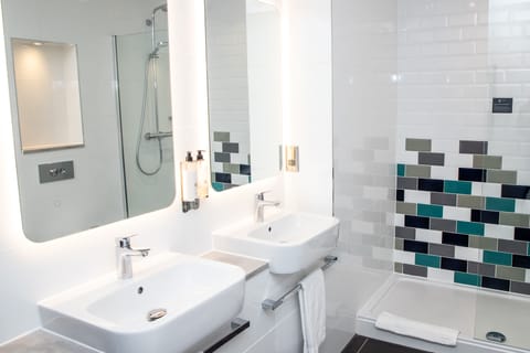 Feature Junior Suite | Bathroom | Towels