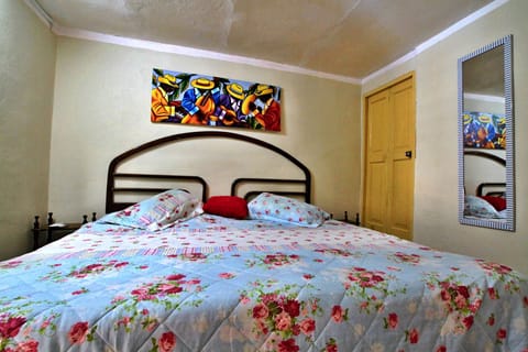 Basic Room | Iron/ironing board, free WiFi, bed sheets