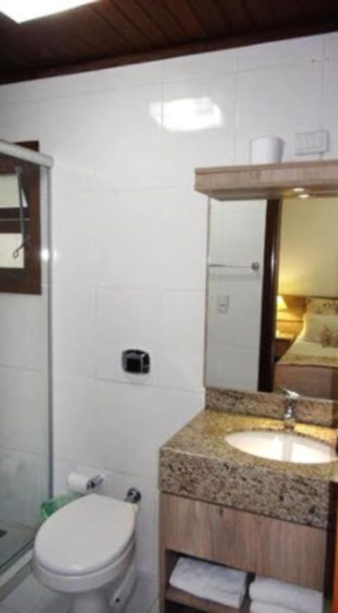 Deluxe Room | Bathroom | Shower, towels