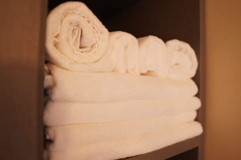 Standard Triple Room | Bathroom amenities | Shower, towels