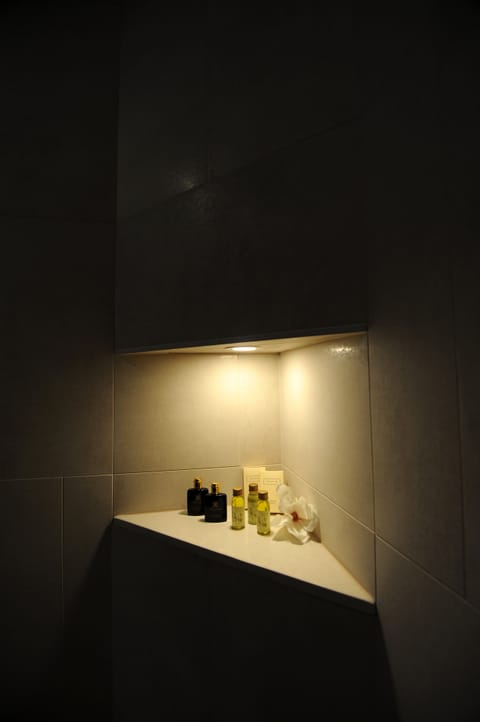 Deluxe Double Room, Balcony | Bathroom amenities | Shower, rainfall showerhead, free toiletries, hair dryer
