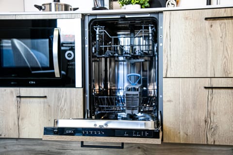 Fridge, espresso maker, coffee/tea maker, electric kettle