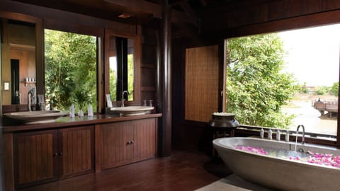 Private spa tub