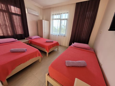 Classic Triple Room, Sea View | Minibar, free WiFi, bed sheets