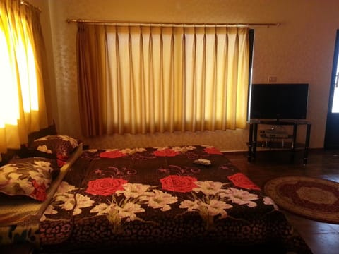 Premium bedding, iron/ironing board, free WiFi, bed sheets