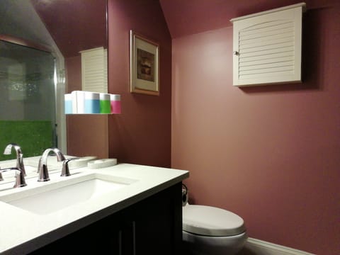 Deluxe Suite | Bathroom | Combined shower/tub, deep soaking tub, hydromassage showerhead