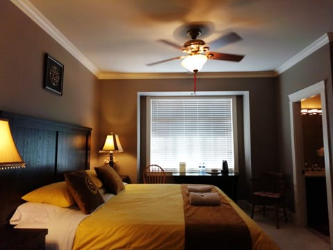Premier Villa | Premium bedding, down comforters, Select Comfort beds, laptop workspace