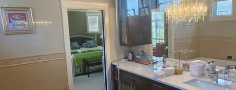 Luxury Studio Suite | Bathroom | Combined shower/tub, deep soaking tub, hydromassage showerhead