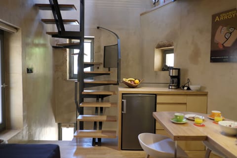 Design House | Private kitchen | Fridge, microwave, stovetop, toaster