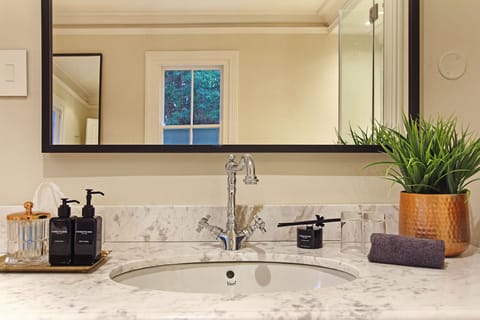 Standard Suite, 1 Bedroom | Bathroom amenities | Designer toiletries, hair dryer, bathrobes, towels