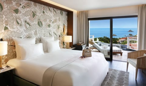 Junior Suite, Private Pool, Sea View | Minibar, in-room safe, desk, soundproofing