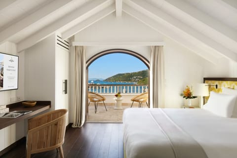 Suite, Hot Tub, Sea View | Minibar, in-room safe, desk, soundproofing