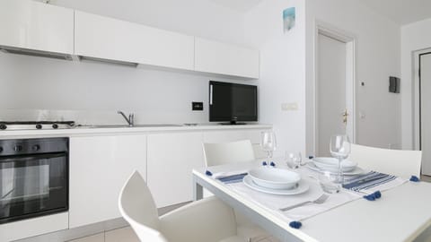 Apartment, 1 Double Bed with Sofa bed (Nautilus A) | Private kitchen | Full-size fridge, oven, stovetop, dishwasher